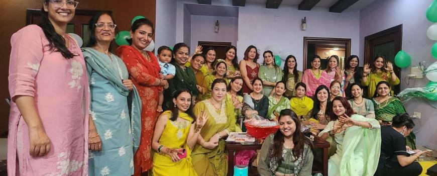 इनरह्वील क्लव अफ बिर्तामोड मिडटाउनका पदाधिकारीहरुलाई मेहन्दी ,चुरा ,पोते उपहार इनरह्वील क्लव अफ बिर्तामोड मिडटाउनका पदाधिकारीहरुलाई मेहन्दी ,चुरा ,पोते उपहार